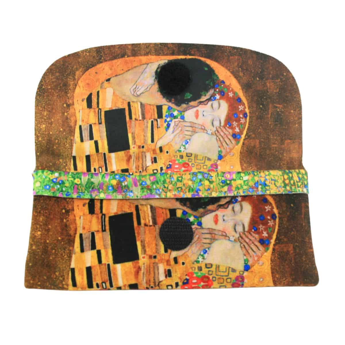 Velour Glasses Case – Fine Art – The Kiss